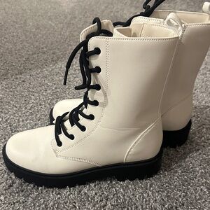 Art Class White and Black Lace-Up Kids Boots